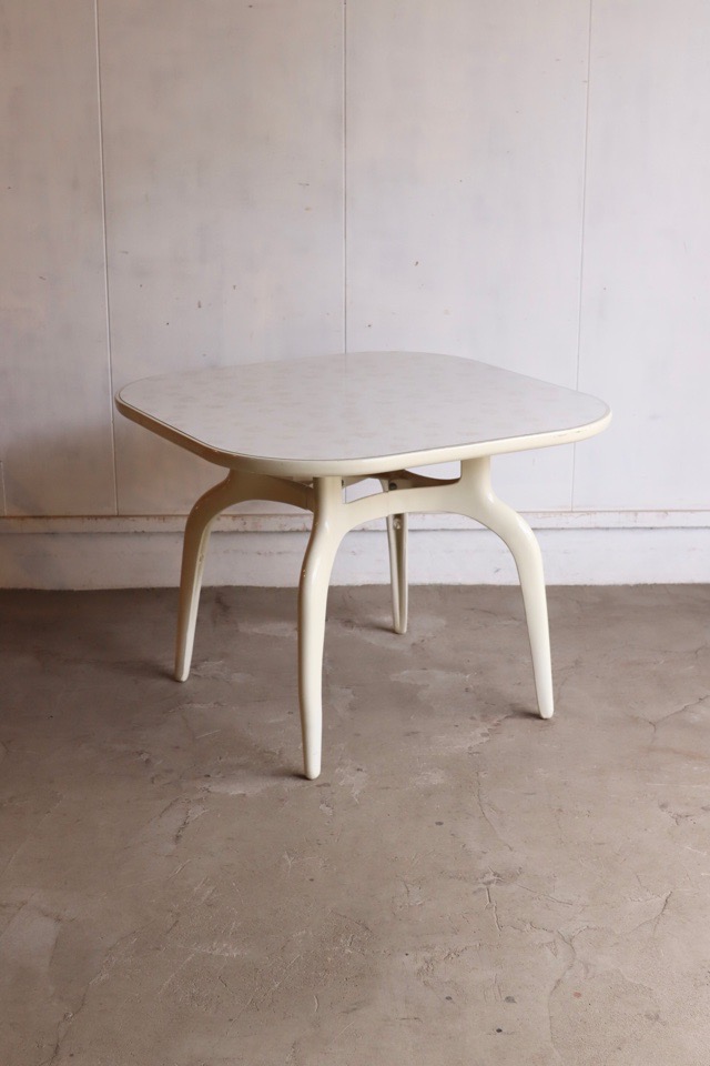 テーブルと椅子のセット