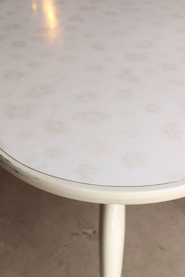 テーブルと椅子のセット