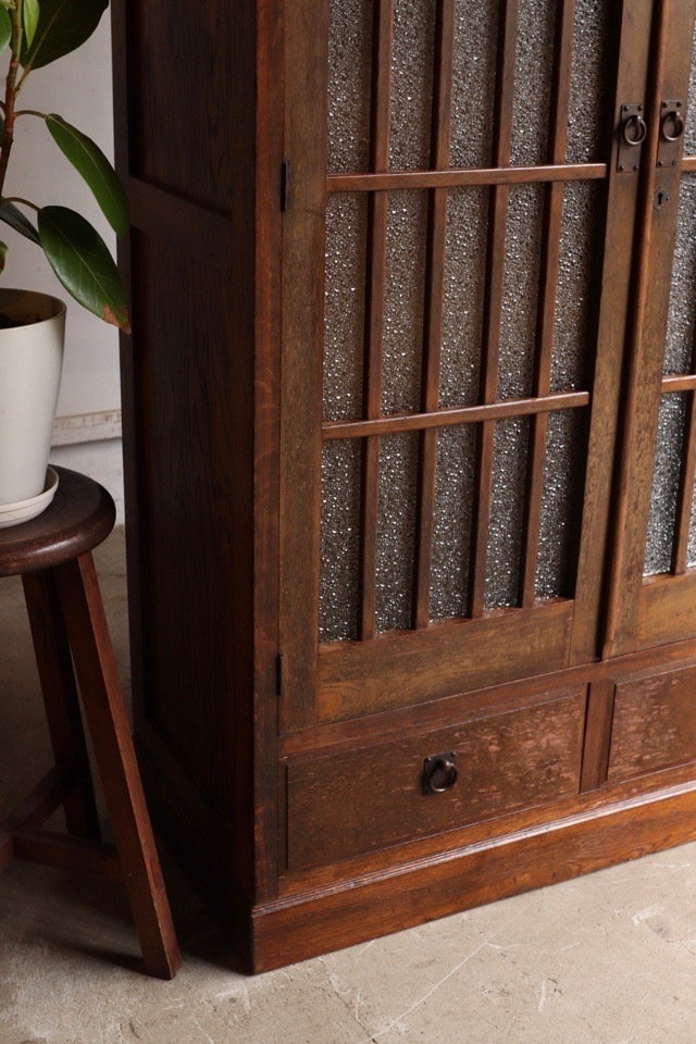 ダイヤガラスの戸棚