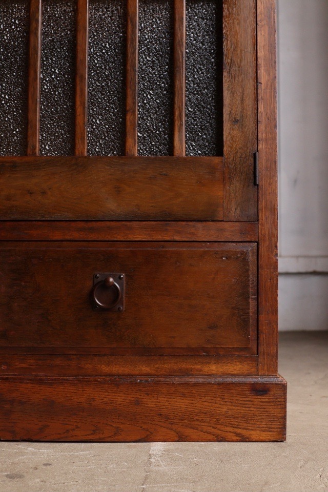 ダイヤガラスの戸棚