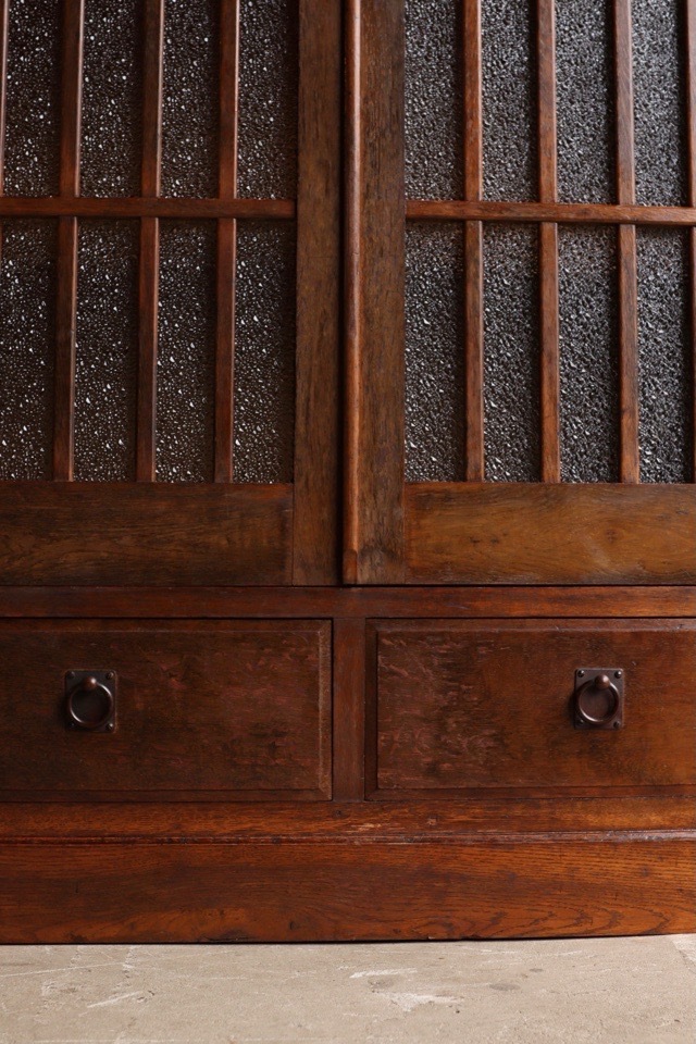 ダイヤガラスの戸棚