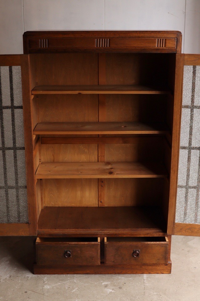 ダイヤガラスの戸棚