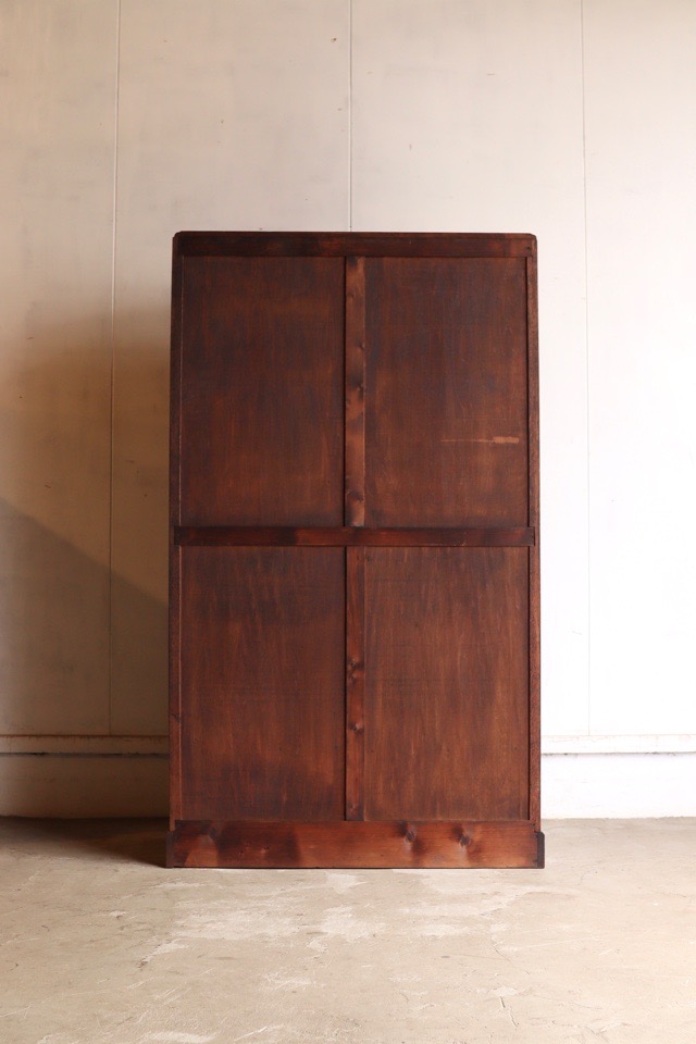 ダイヤガラスの戸棚