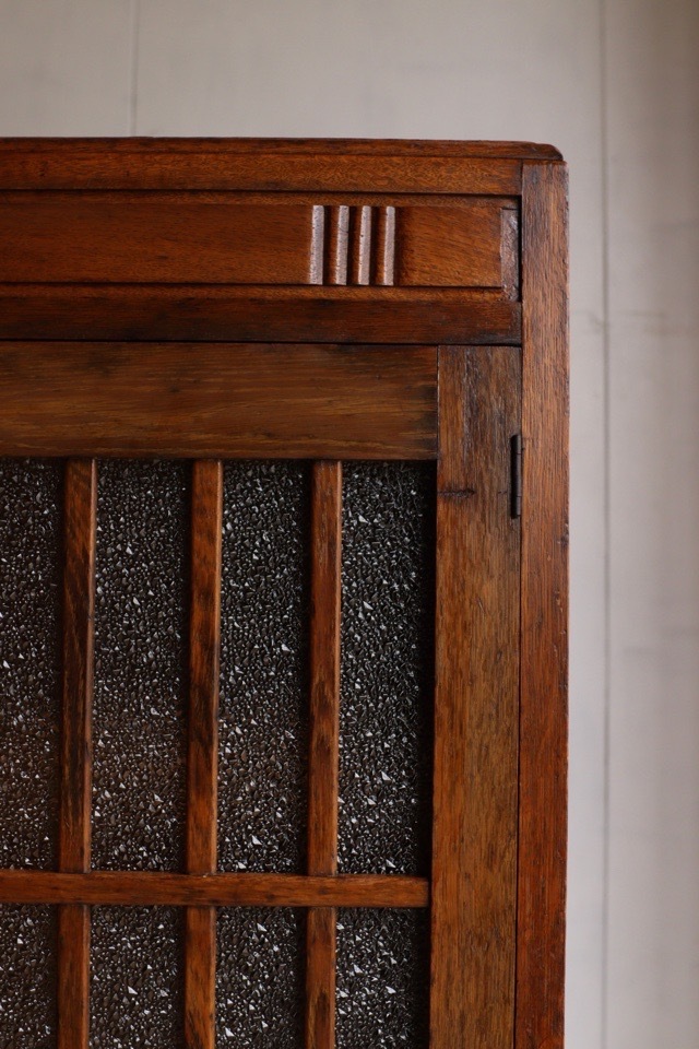 ダイヤガラスの戸棚