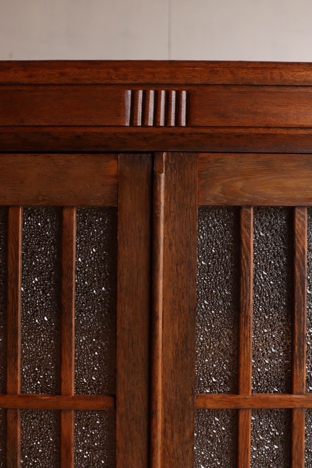 ダイヤガラスの戸棚