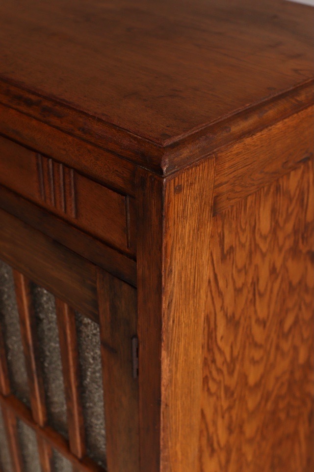 ダイヤガラスの戸棚