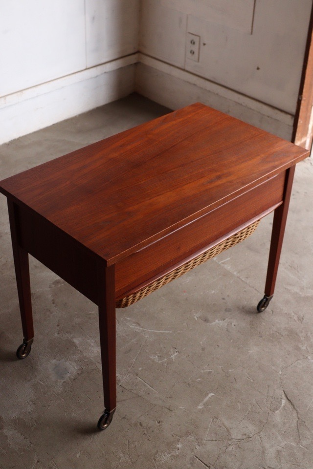 ソーイングテーブル