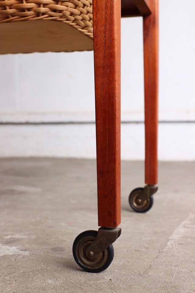 ソーイングテーブル