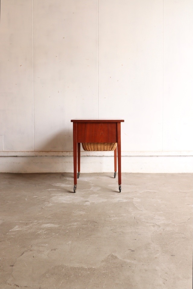 ソーイングテーブル