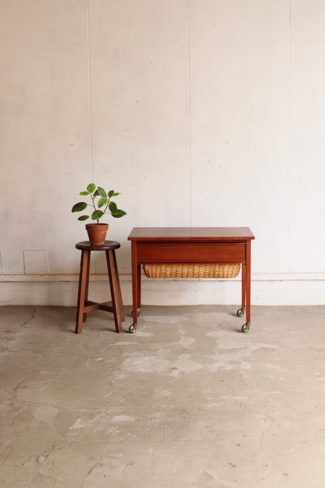 ソーイングテーブル