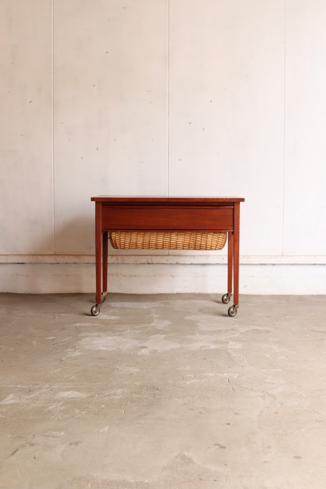 ソーイングテーブル