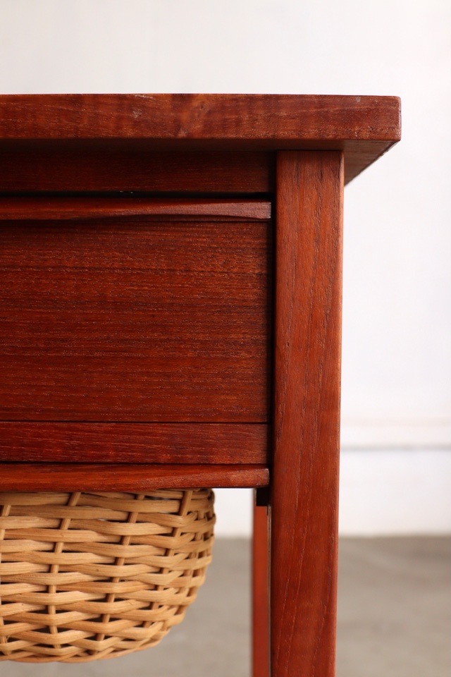 ソーイングテーブル