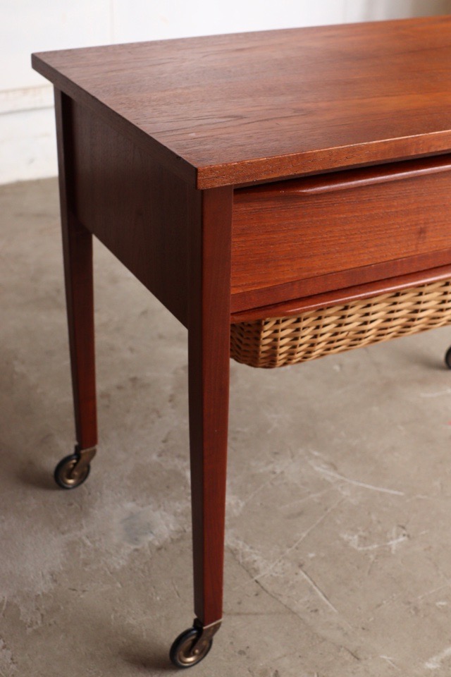 ソーイングテーブル