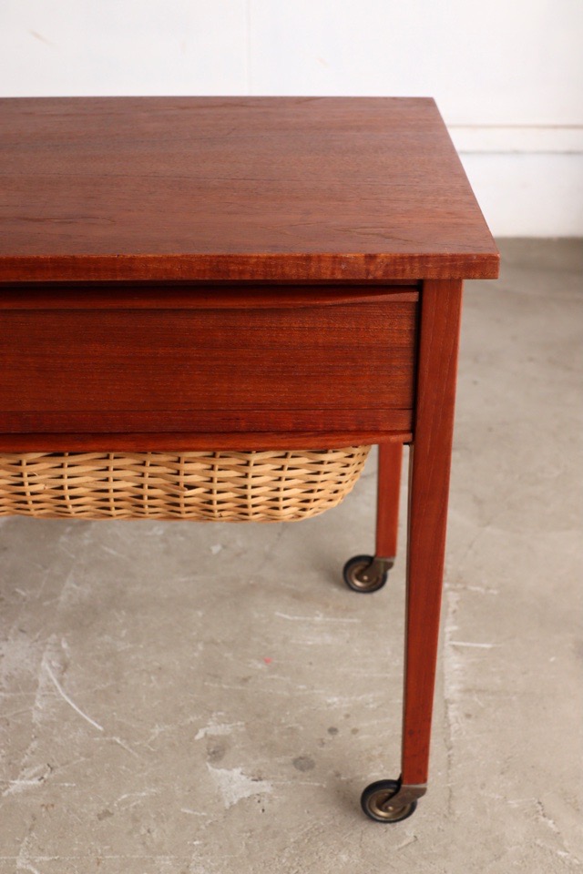 ソーイングテーブル