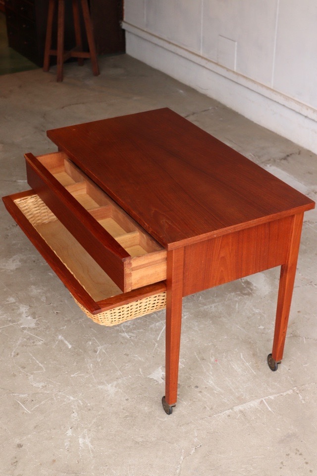 ソーイングテーブル