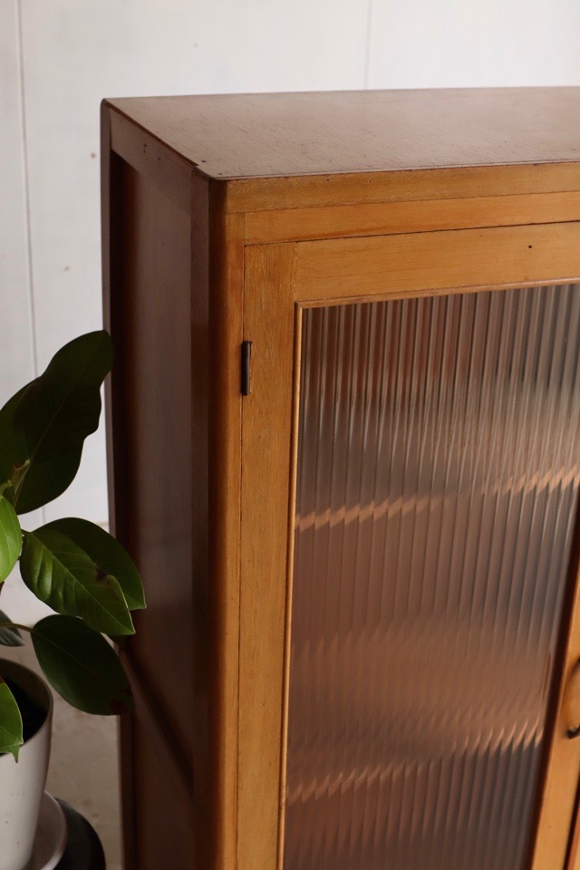 モールガラスの戸棚