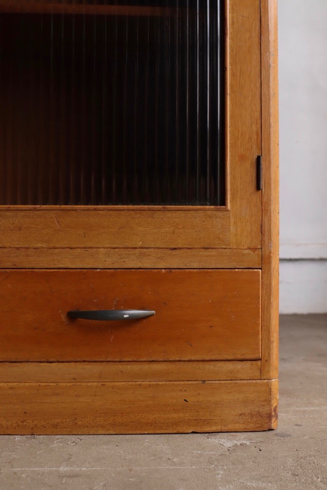 モールガラスの戸棚