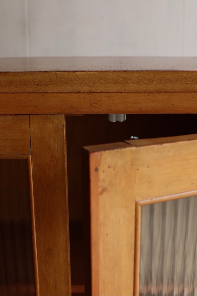 モールガラスの戸棚