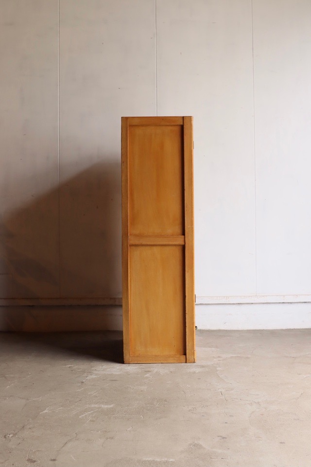 モールガラスの戸棚