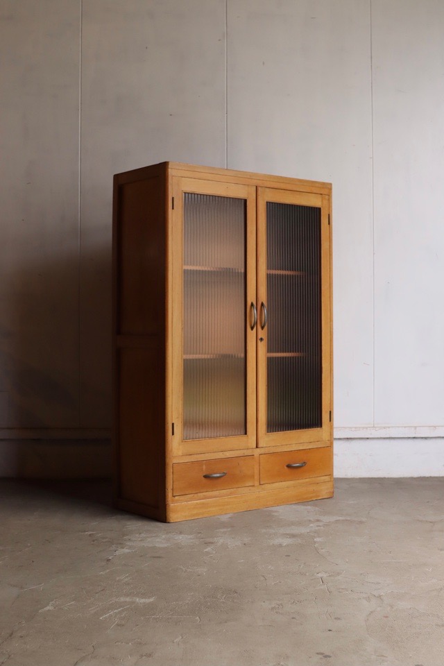 モールガラスの戸棚