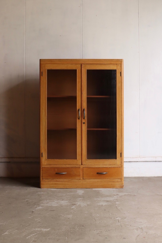 モールガラスの戸棚