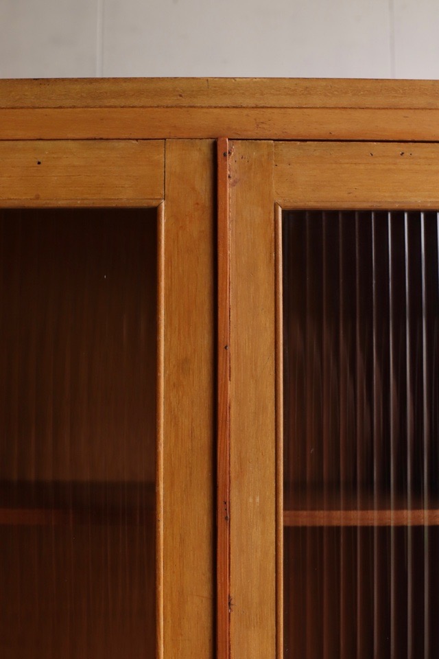 モールガラスの戸棚