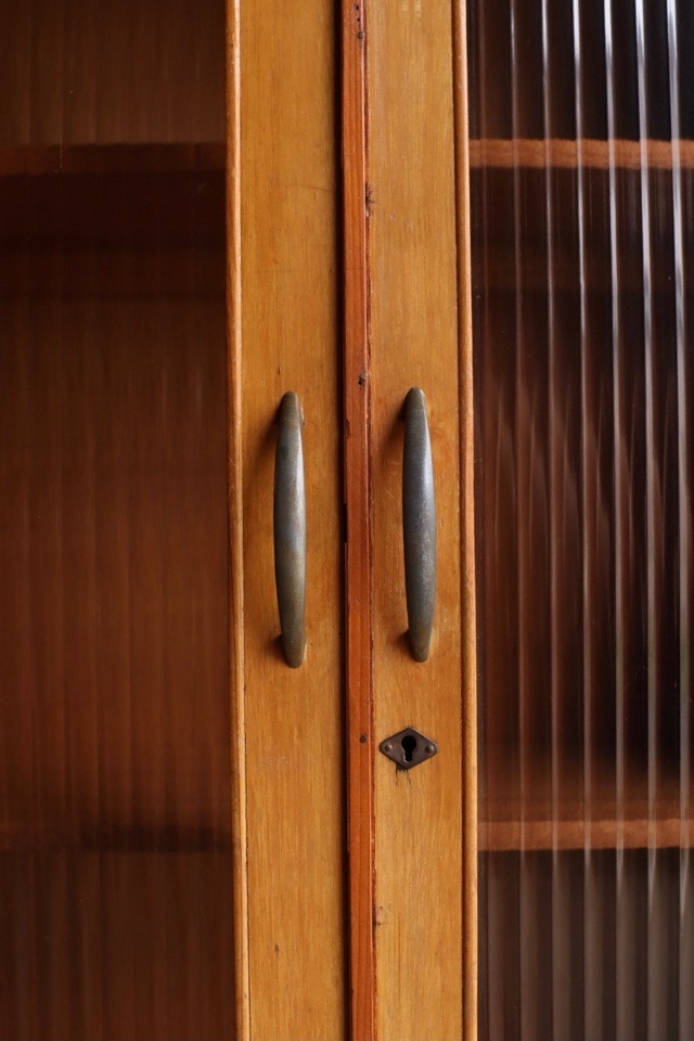 モールガラスの戸棚