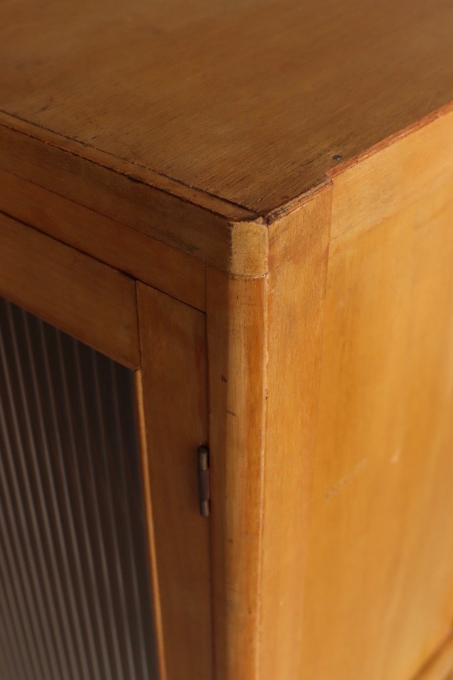 モールガラスの戸棚