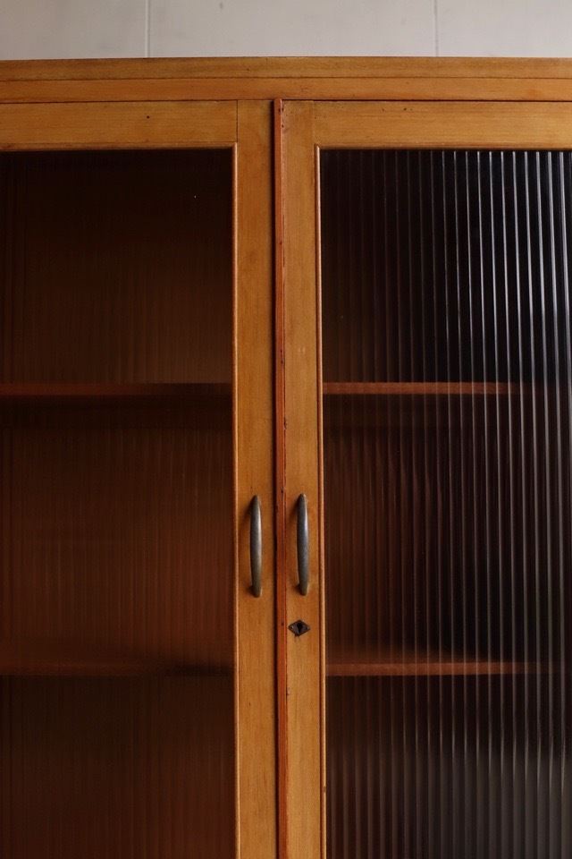 モールガラスの戸棚