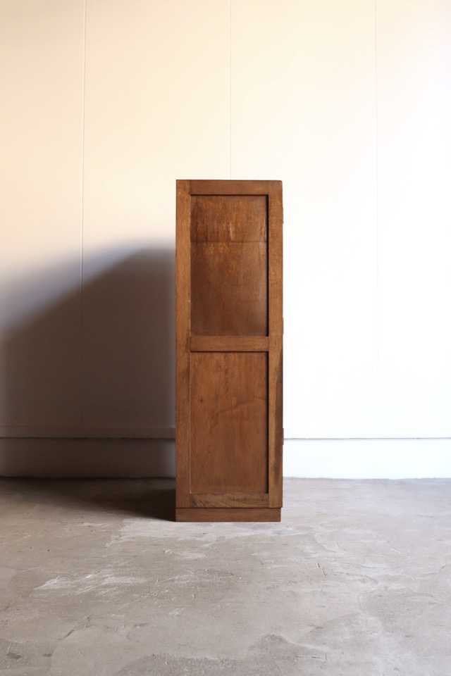 モールガラスの戸棚