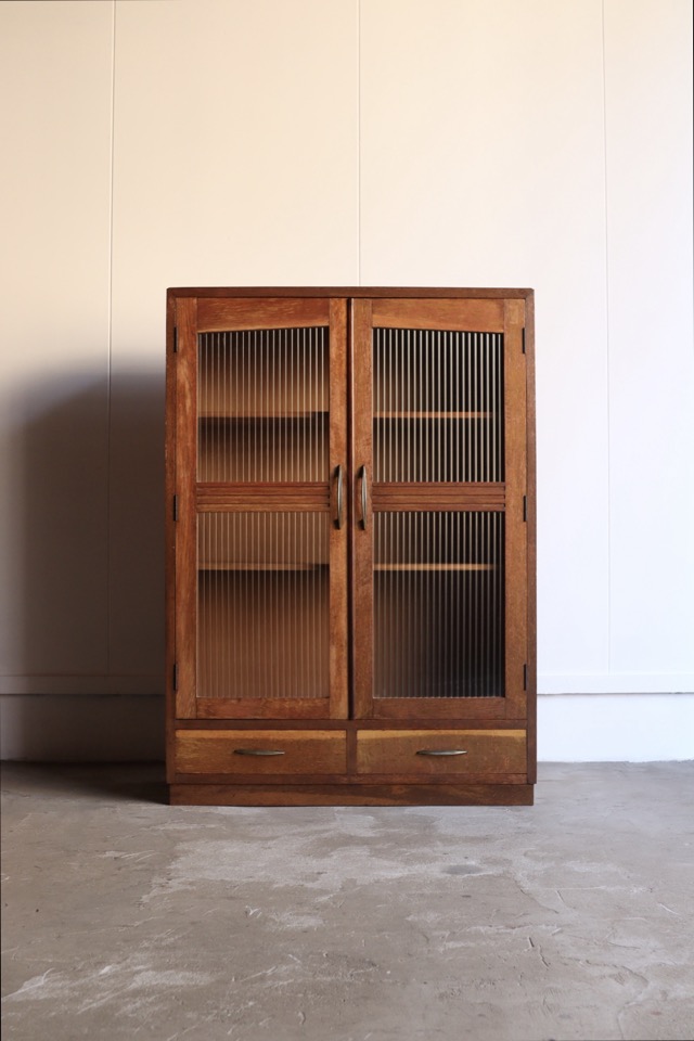 モールガラスの戸棚