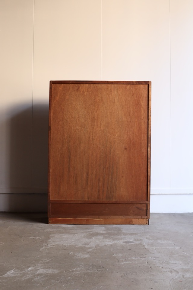 モールガラスの戸棚