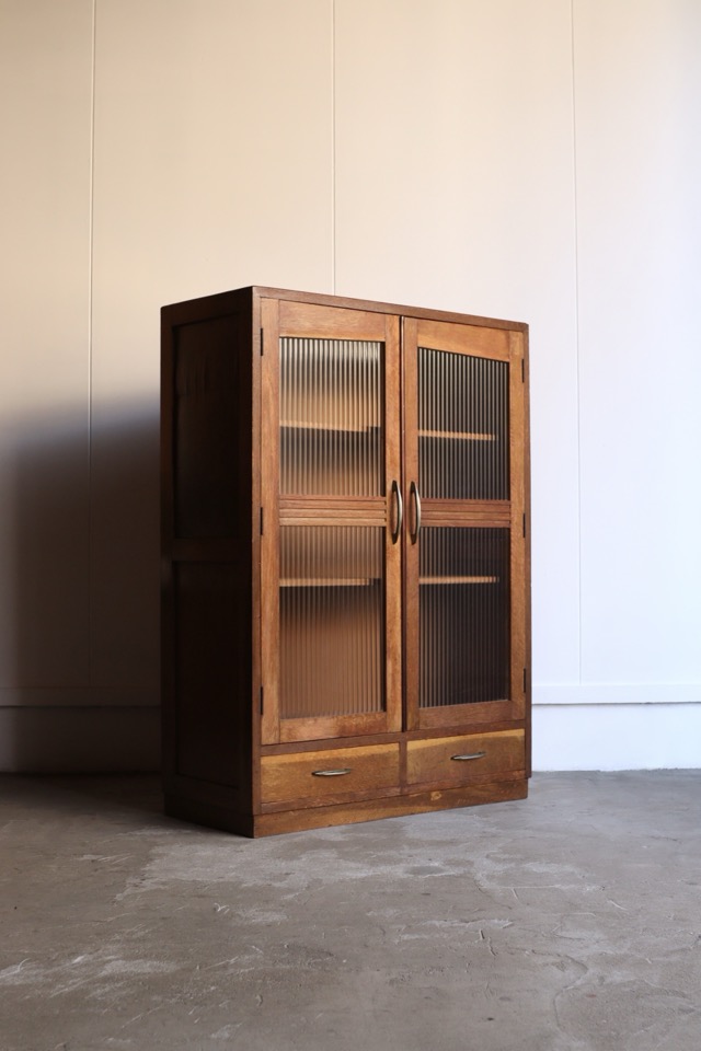 モールガラスの戸棚