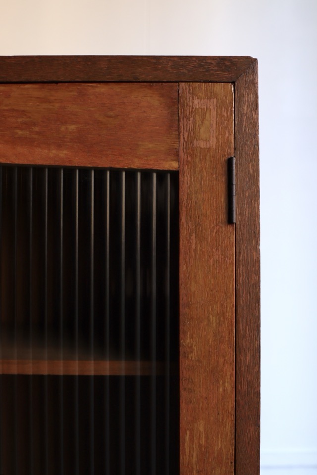 モールガラスの戸棚