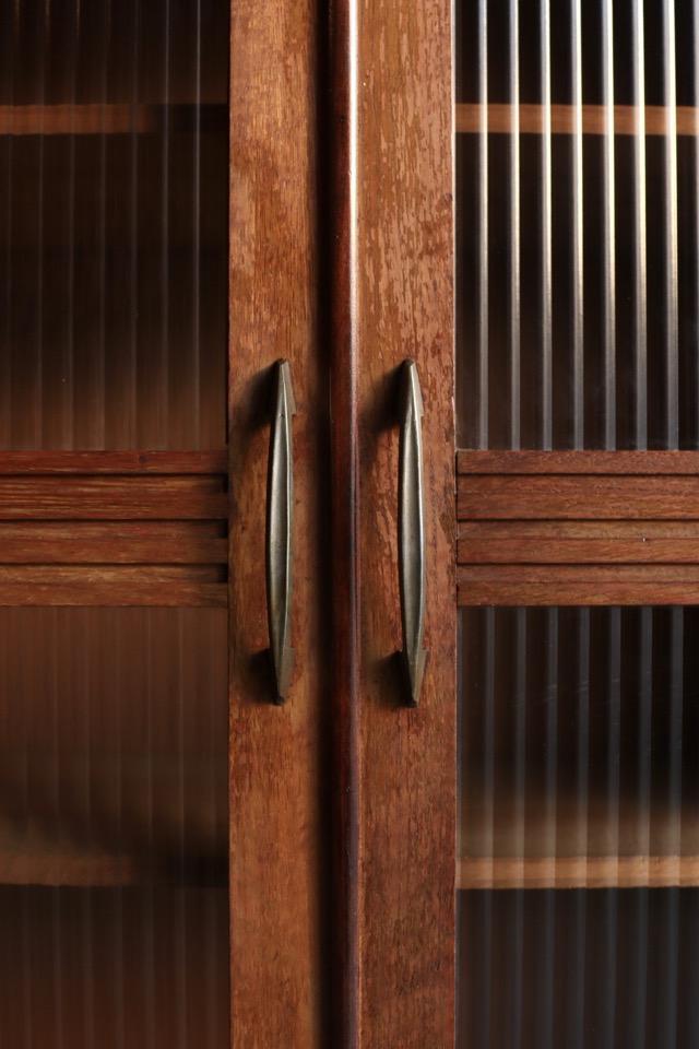 モールガラスの戸棚