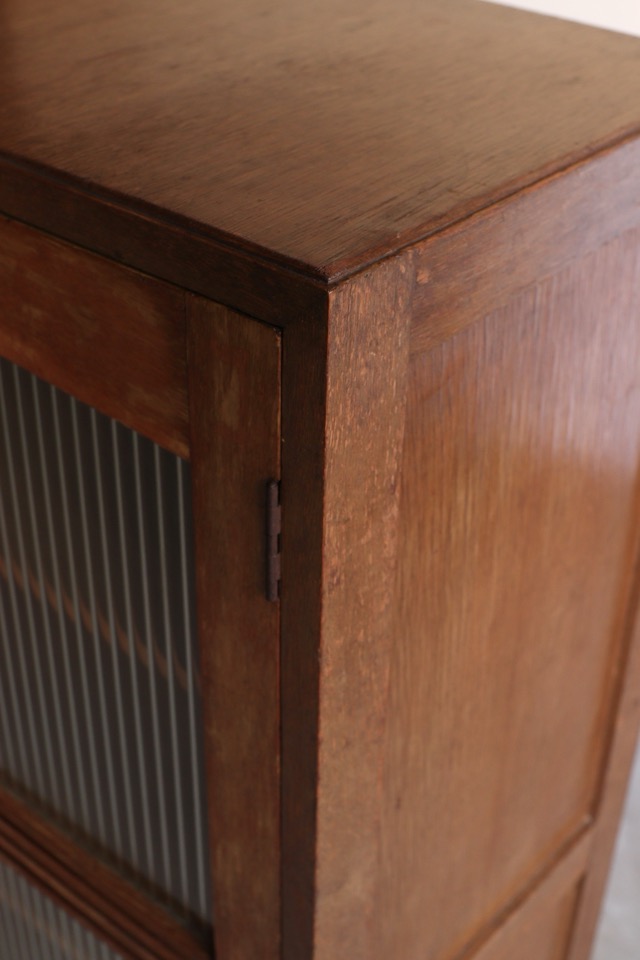 モールガラスの戸棚