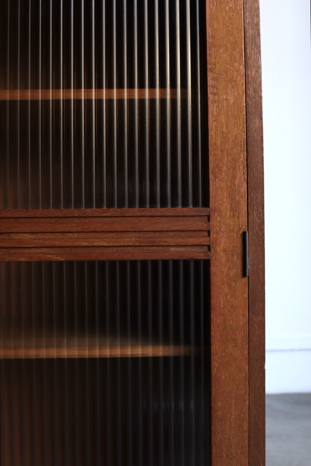 モールガラスの戸棚