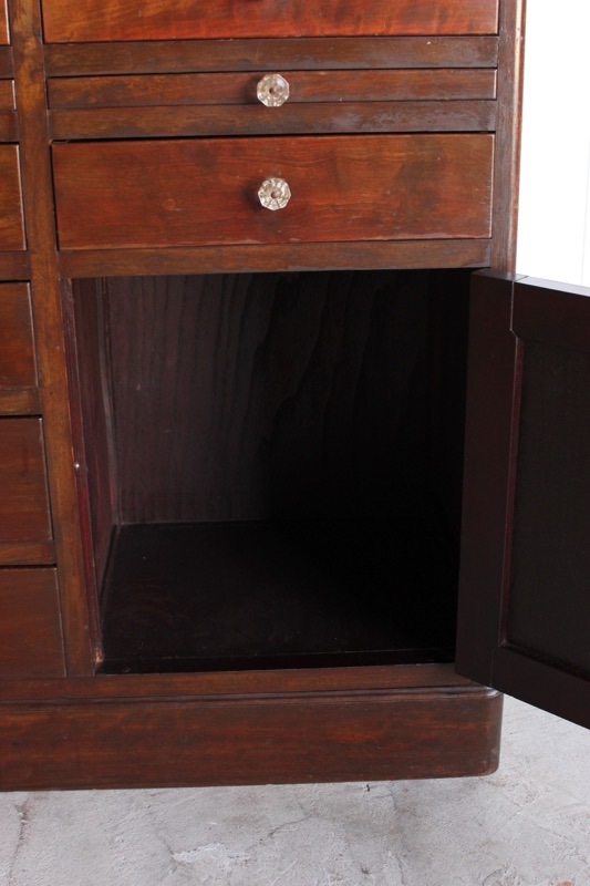 歯医者さんのチェスト