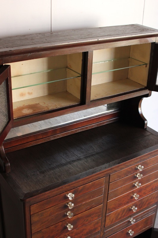 歯医者さんのチェスト