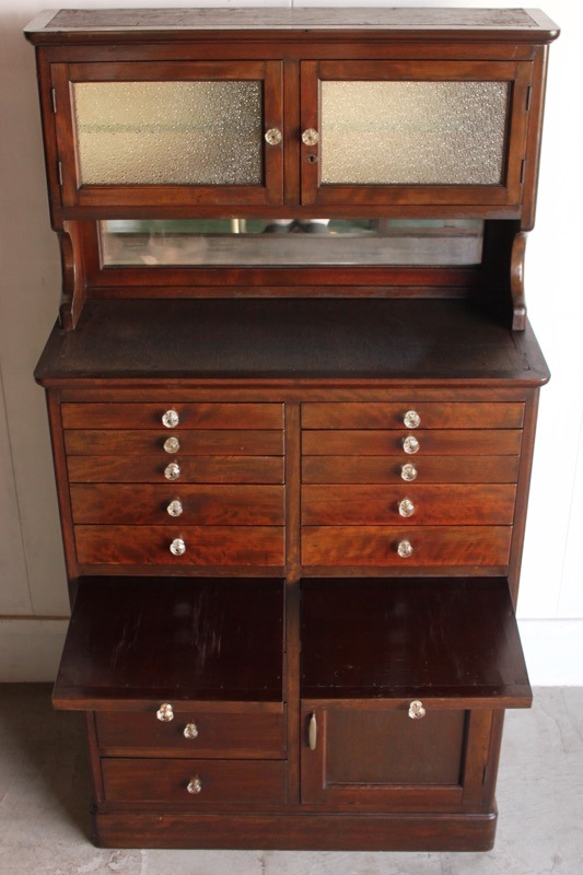 歯医者さんのチェスト