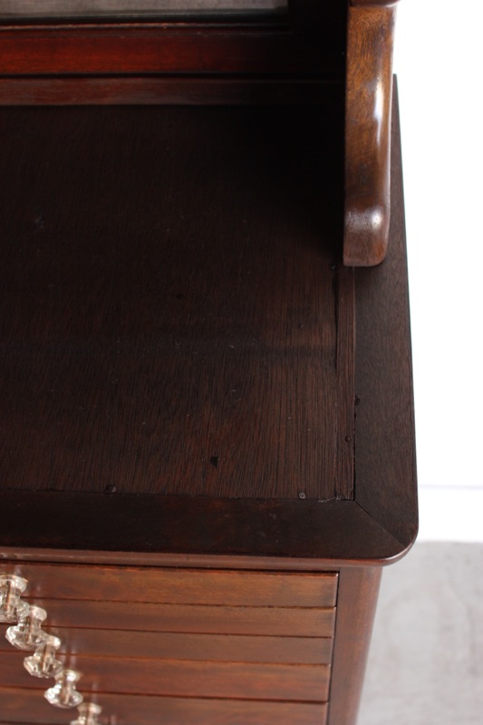 歯医者さんのチェスト