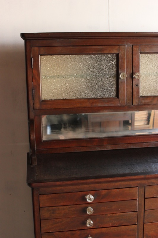 歯医者さんのチェスト