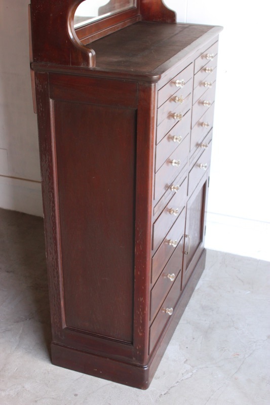 歯医者さんのチェスト