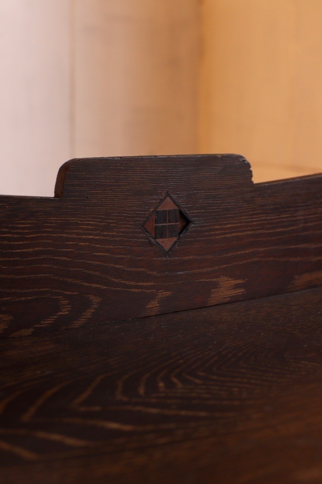 ダイヤガラスの戸棚