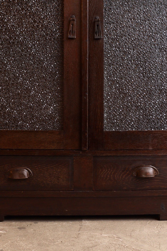 ダイヤガラスの戸棚