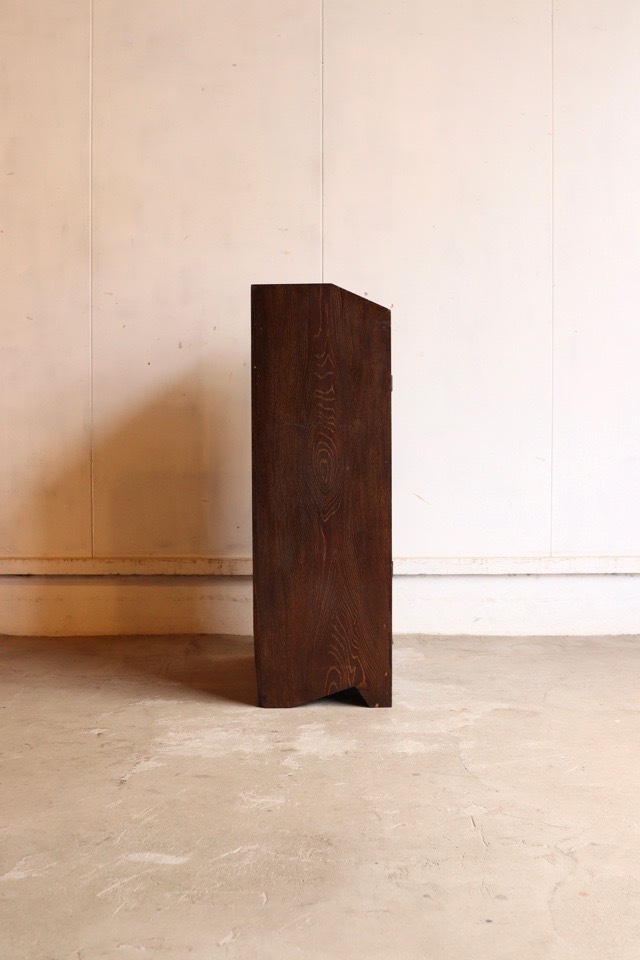 ダイヤガラスの戸棚