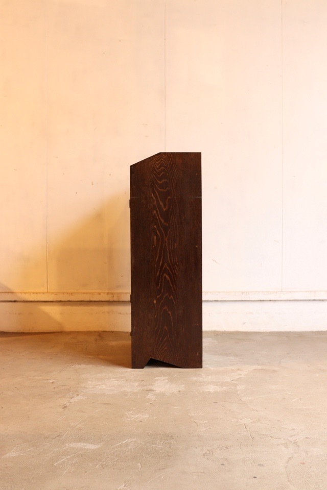 ダイヤガラスの戸棚