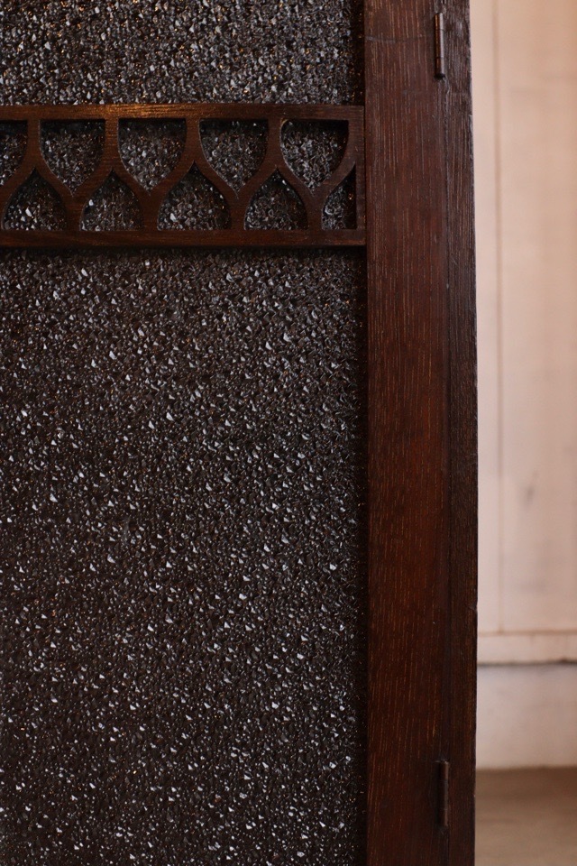 ダイヤガラスの戸棚