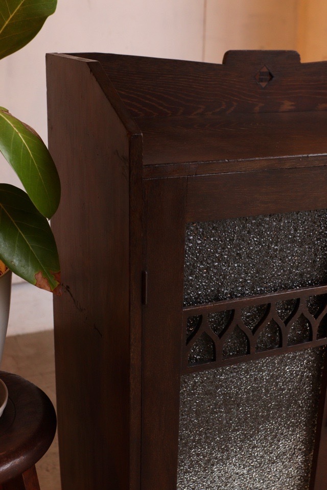 ダイヤガラスの戸棚