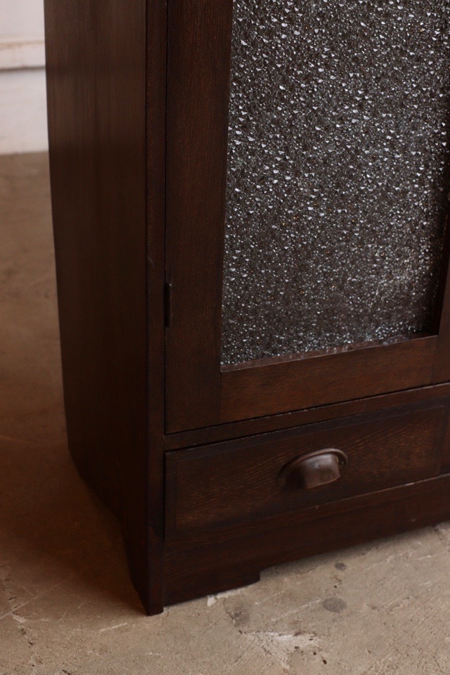 ダイヤガラスの戸棚